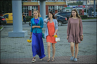 1 августа 2017 г., Барнаул. Смолихина Екатерина   Праздник красоты: десятки жительниц Барнаула приняли участие во флешмобе женственности 