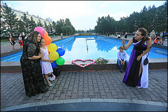 1 августа 2017 г., Барнаул. Смолихина Екатерина   Праздник красоты: десятки жительниц Барнаула приняли участие во флешмобе женственности 