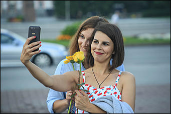 1 августа 2017 г., Барнаул. Смолихина Екатерина   Праздник красоты: десятки жительниц Барнаула приняли участие во флешмобе женственности 