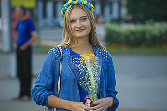 1 августа 2017 г., Барнаул. Смолихина Екатерина   Праздник красоты: десятки жительниц Барнаула приняли участие во флешмобе женственности 