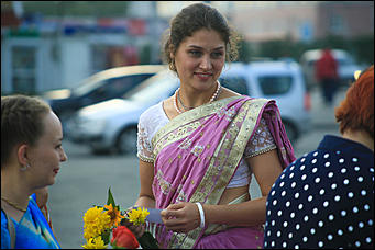 1 августа 2017 г., Барнаул. Смолихина Екатерина   Праздник красоты: десятки жительниц Барнаула приняли участие во флешмобе женственности 