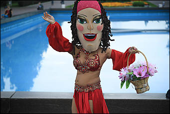 1 августа 2017 г., Барнаул. Смолихина Екатерина   Праздник красоты: десятки жительниц Барнаула приняли участие во флешмобе женственности 