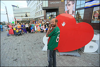 1 августа 2017 г., Барнаул. Смолихина Екатерина   Праздник красоты: десятки жительниц Барнаула приняли участие во флешмобе женственности 