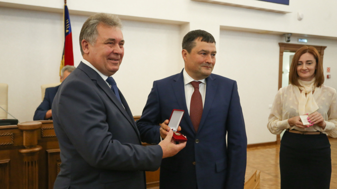 29 августа 2019 г., Барнаул   И смех и грех. Кого награждали, а кого отправляли в отставку на сессии АКЗС