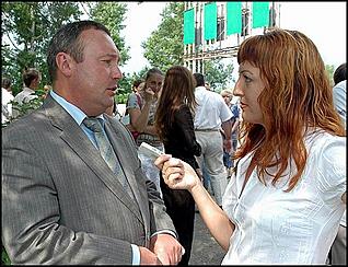 7 марта 2008 г., Барнаул   Эти женщины делают "Амик"