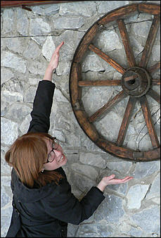 7 марта 2008 г., Барнаул   Эти женщины делают "Амик"