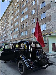 9 мая, Барнаул   "Фронтовые бригады" во дворе. Как в Барнауле поздравляли ветеранов с Днем Победы. Фоторепортаж