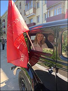 9 мая, Барнаул   "Фронтовые бригады" во дворе. Как в Барнауле поздравляли ветеранов с Днем Победы. Фоторепортаж