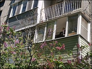 9 мая, Барнаул   "Фронтовые бригады" во дворе. Как в Барнауле поздравляли ветеранов с Днем Победы. Фоторепортаж