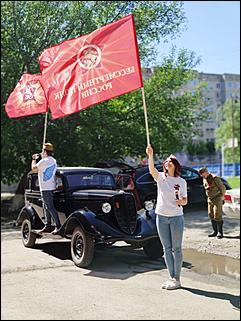 9 мая, Барнаул   "Фронтовые бригады" во дворе. Как в Барнауле поздравляли ветеранов с Днем Победы. Фоторепортаж