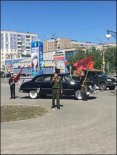 9 мая, Барнаул   "Фронтовые бригады" во дворе. Как в Барнауле поздравляли ветеранов с Днем Победы. Фоторепортаж