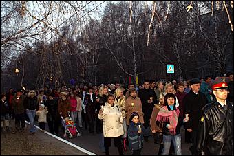 9 мая 2006 г, Барнаул   <P>Дорога памяти. Шествие в Индустриальном районе</P>