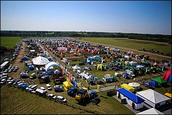 16-17 июля 2015 г., Барнаул   Фотофакты. Автоцентр АНТ - официальный дилер Hyundai стал участником агрофорума "День сибирского поля-2015