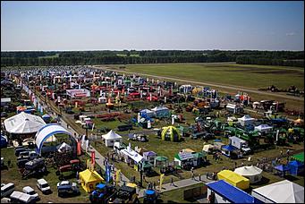 16-17 июля 2015 г., Барнаул   Фотофакты. Автоцентр АНТ - официальный дилер Hyundai стал участником агрофорума "День сибирского поля-2015