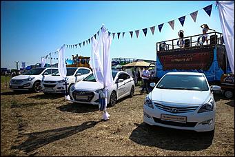 16-17 июля 2015 г., Барнаул   Фотофакты. Автоцентр АНТ - официальный дилер Hyundai стал участником агрофорума "День сибирского поля-2015