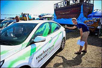 16-17 июля 2015 г., Барнаул   Фотофакты. Автоцентр АНТ - официальный дилер Hyundai стал участником агрофорума "День сибирского поля-2015