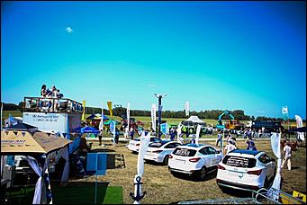 16-17 июля 2015 г., Барнаул   Фотофакты. Автоцентр АНТ - официальный дилер Hyundai стал участником агрофорума "День сибирского поля-2015