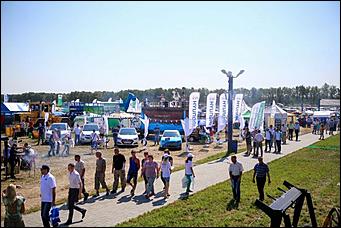16-17 июля 2015 г., Барнаул   Фотофакты. Автоцентр АНТ - официальный дилер Hyundai стал участником агрофорума "День сибирского поля-2015
