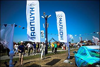 16-17 июля 2015 г., Барнаул   Фотофакты. Автоцентр АНТ - официальный дилер Hyundai стал участником агрофорума "День сибирского поля-2015