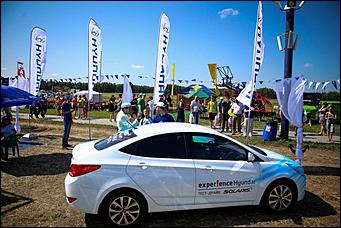 16-17 июля 2015 г., Барнаул   Фотофакты. Автоцентр АНТ - официальный дилер Hyundai стал участником агрофорума "День сибирского поля-2015