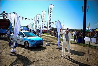 16-17 июля 2015 г., Барнаул   Фотофакты. Автоцентр АНТ - официальный дилер Hyundai стал участником агрофорума "День сибирского поля-2015