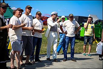 16-17 июля 2015 г., Барнаул   Фотофакты. Автоцентр АНТ - официальный дилер Hyundai стал участником агрофорума "День сибирского поля-2015