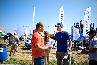 16-17 июля 2015 г., Барнаул   Фотофакты. Автоцентр АНТ - официальный дилер Hyundai стал участником агрофорума "День сибирского поля-2015