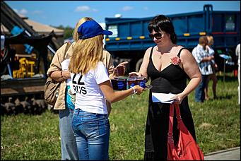 16-17 июля 2015 г., Барнаул   Фотофакты. Автоцентр АНТ - официальный дилер Hyundai стал участником агрофорума "День сибирского поля-2015