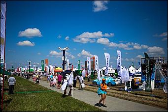 16-17 июля 2015 г., Барнаул   Фотофакты. Автоцентр АНТ - официальный дилер Hyundai стал участником агрофорума "День сибирского поля-2015