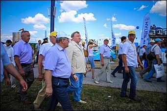 16-17 июля 2015 г., Барнаул   Фотофакты. Автоцентр АНТ - официальный дилер Hyundai стал участником агрофорума "День сибирского поля-2015