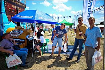 16-17 июля 2015 г., Барнаул   Фотофакты. Автоцентр АНТ - официальный дилер Hyundai стал участником агрофорума "День сибирского поля-2015