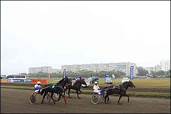 20 августа 2011 г.,Барнаул   Дилерский центр Hyundai- Автоцентр АНТ посетил конноспортивные соревнования на Кубок Губернатора края-2011