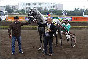 20 августа 2011 г.,Барнаул   Дилерский центр Hyundai- Автоцентр АНТ посетил конноспортивные соревнования на Кубок Губернатора края-2011