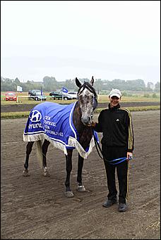 20 августа 2011 г.,Барнаул   Дилерский центр Hyundai- Автоцентр АНТ посетил конноспортивные соревнования на Кубок Губернатора края-2011