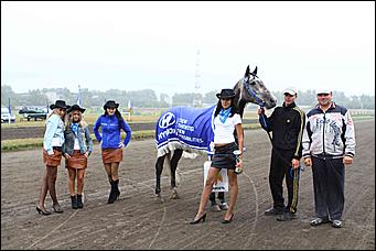 20 августа 2011 г.,Барнаул   Дилерский центр Hyundai- Автоцентр АНТ посетил конноспортивные соревнования на Кубок Губернатора края-2011