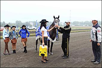 20 августа 2011 г.,Барнаул   Дилерский центр Hyundai- Автоцентр АНТ посетил конноспортивные соревнования на Кубок Губернатора края-2011