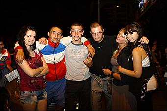    Автоцентр АНТ - официальный дилер Hyundai организовал прямую трансляцию футбольного матча между сборными России и Польши в ночь 12 июня на 13 июня 2012г.