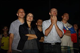    Автоцентр АНТ - официальный дилер Hyundai организовал прямую трансляцию футбольного матча между сборными России и Польши в ночь 12 июня на 13 июня 2012г.