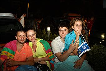    Автоцентр АНТ - официальный дилер Hyundai организовал прямую трансляцию футбольного матча между сборными России и Польши в ночь 12 июня на 13 июня 2012г.