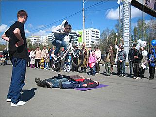 09 мая 2010 г., Барнаул   День Победы с Автоцентром АНТ- официальный дилер Hyundai и Mitsubishi