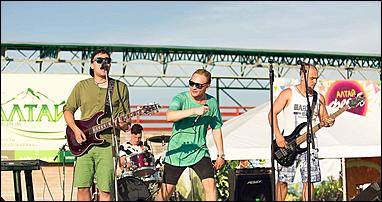 26 июнь 2017 г., Барнаул   Напитки рекой и танцы до победного: как прошел гастрономический праздник "АлтайФест". Фоторепортаж 