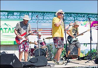 26 июнь 2017 г., Барнаул   Напитки рекой и танцы до победного: как прошел гастрономический праздник "АлтайФест". Фоторепортаж 