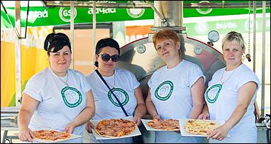 26 июнь 2017 г., Барнаул   Напитки рекой и танцы до победного: как прошел гастрономический праздник "АлтайФест". Фоторепортаж 