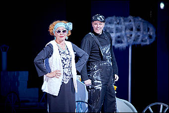 30 май 2017 г., Барнаул. Фото: Мария Трубина   "Бальзаминов. ЖенитьБЫ": показываем, как прошел прогон премьерного спектакля Молодежного театра Алтая