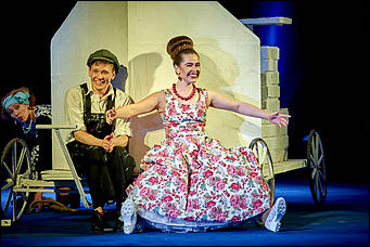 30 май 2017 г., Барнаул. Фото: Мария Трубина   "Бальзаминов. ЖенитьБЫ": показываем, как прошел прогон премьерного спектакля Молодежного театра Алтая