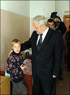 7 сентября 2006 г., Барнаул   Посещение детского отделения горбольцины №10 В.Колгановым