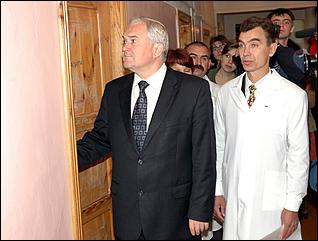 7 сентября 2006 г., Барнаул   Посещение детского отделения горбольцины №10 В.Колгановым