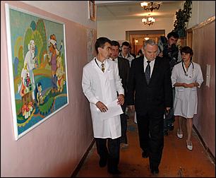 7 сентября 2006 г., Барнаул   Посещение детского отделения горбольцины №10 В.Колгановым