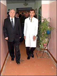 7 сентября 2006 г., Барнаул   Посещение детского отделения горбольцины №10 В.Колгановым