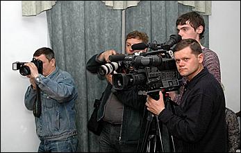 23 мая 2006 г, Барнаул   <P>Вручение золотых медалей спортсменкам барнаульского "Коммунальщика"</P>